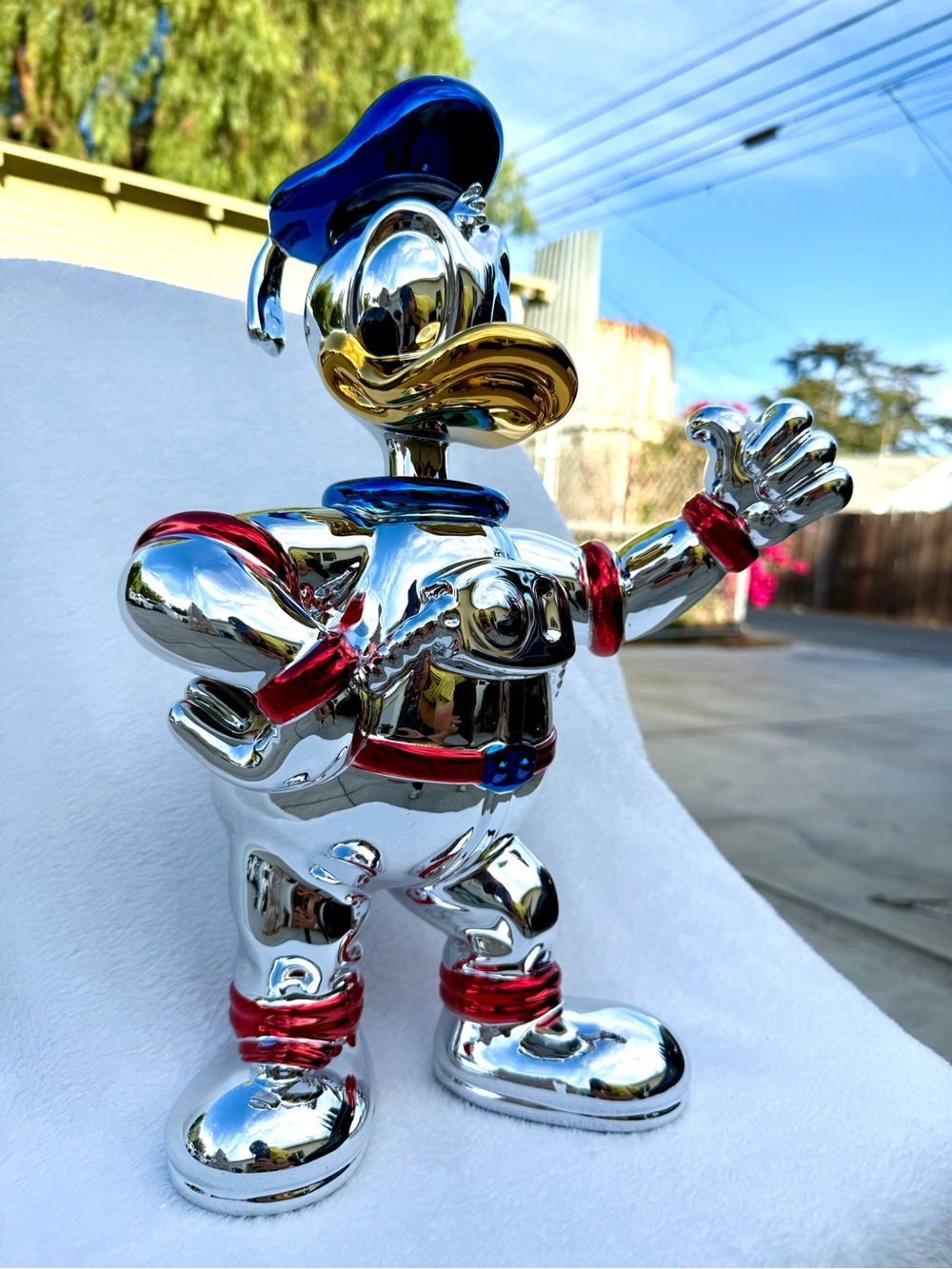 Astronaut Donald Duck Figure 15.8” - 40cm In Silver